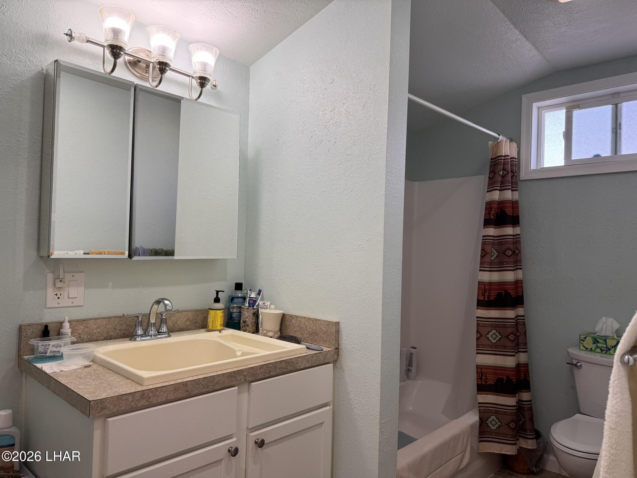 587 West Pyramid Street Quartzsite, AZ 85346 - Photo 37 of 46 a bathroom with a sink a toilet and shower