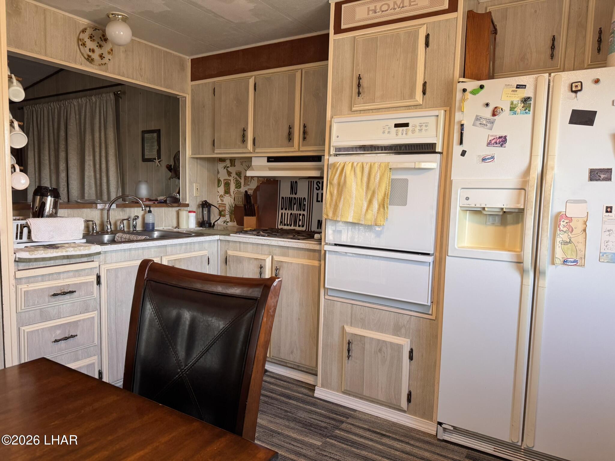587 West Pyramid Street Quartzsite, AZ 85346 - Photo 4 of 46 a kitchen with stainless steel appliances a refrigerator stove and sink