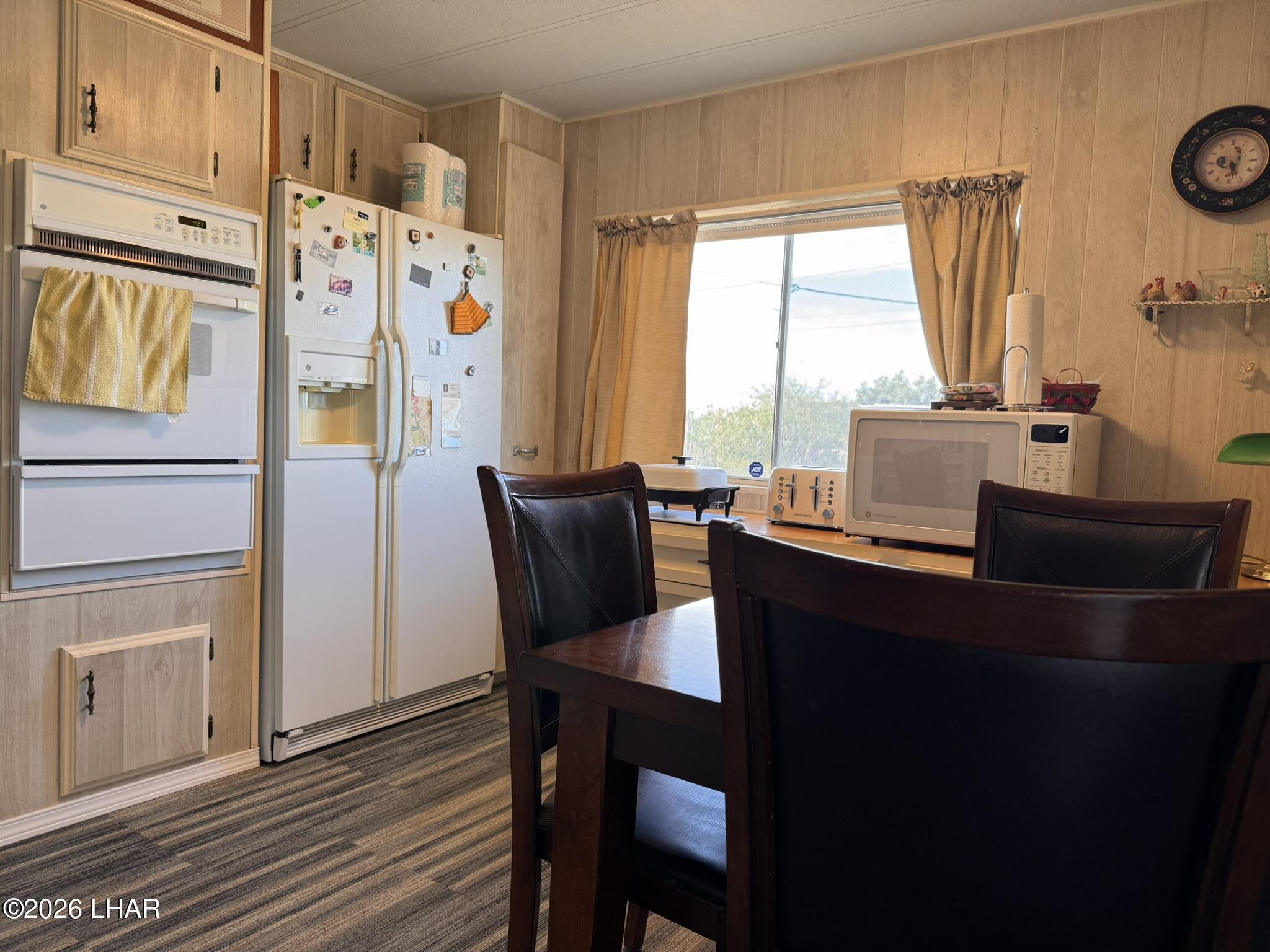 587 West Pyramid Street Quartzsite, AZ 85346 - Photo 5 of 46 a dining room with furniture and window