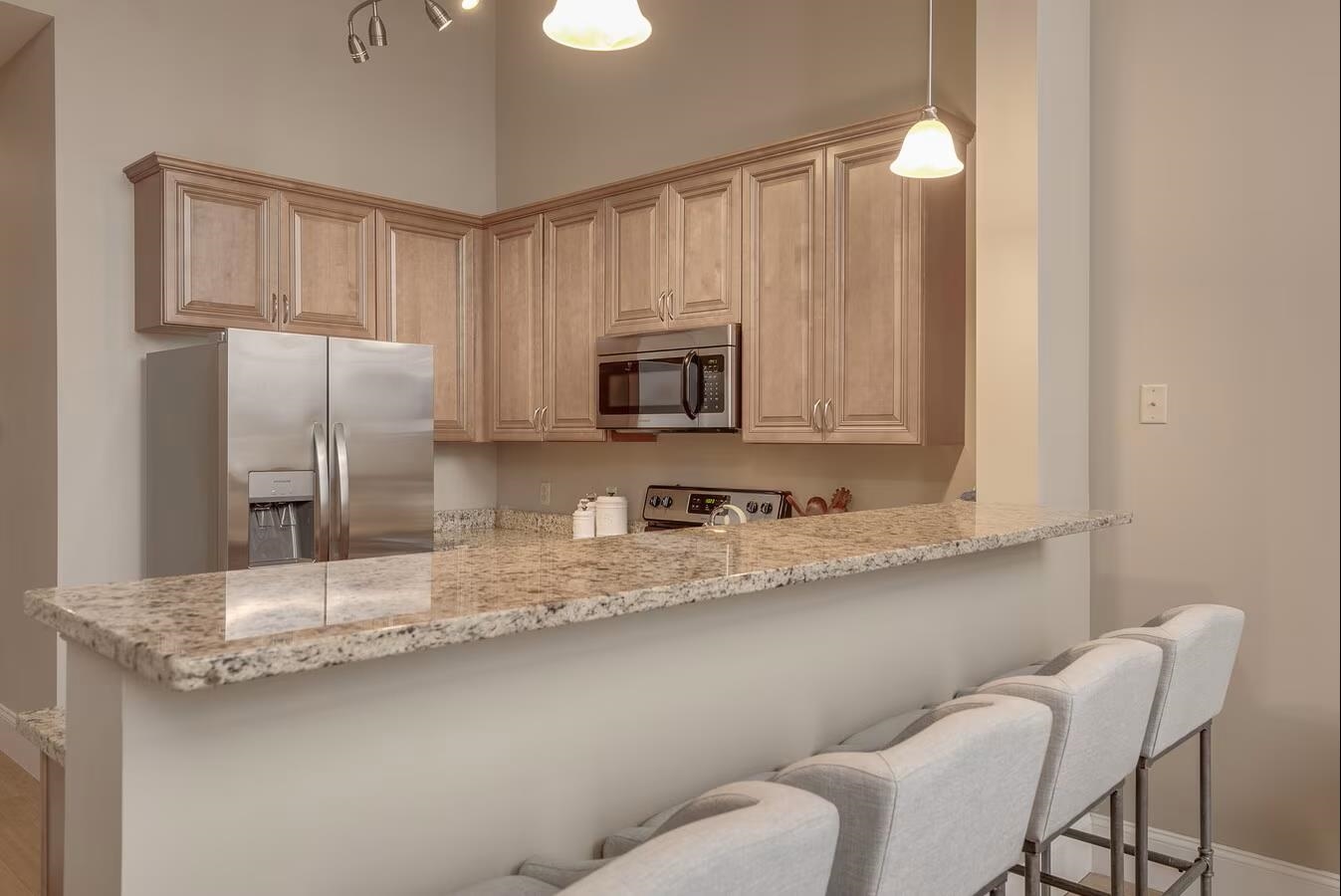 195 McGregor Street, Unit 423 Manchester, NH 03102 - Photo 4 of 18