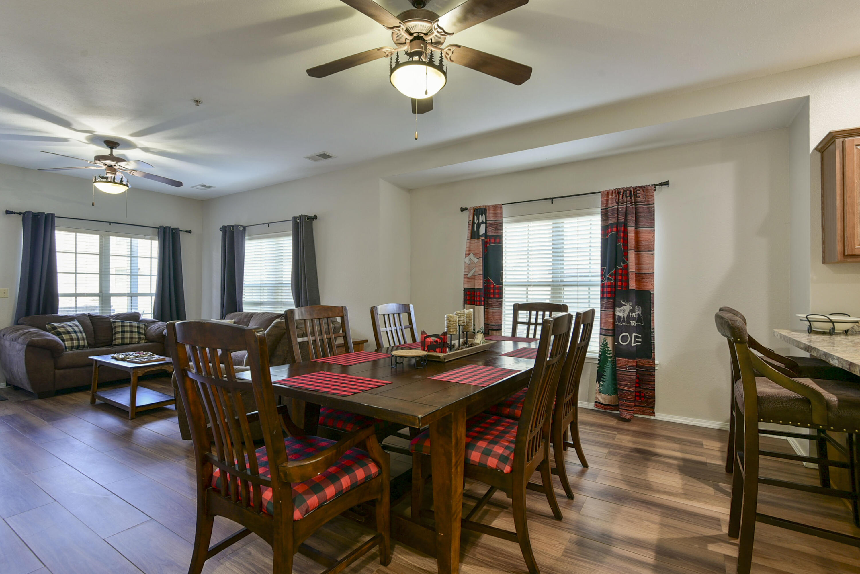 9 Bermuda Drive, Unit 2 Reeds Spring, MO 65737 - Photo 3 of 24 Dining for the whole family