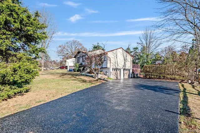 $3,300 | 93 Capital Drive, Washingtonville, NY 10992