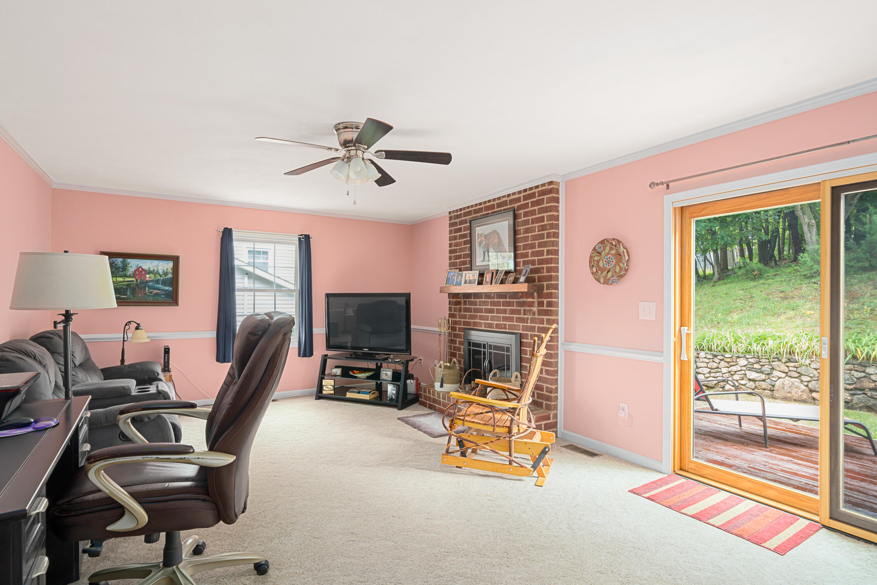 1650 Millbridge Road Salem, VA 24153 - Photo 9 of 25 Living Room