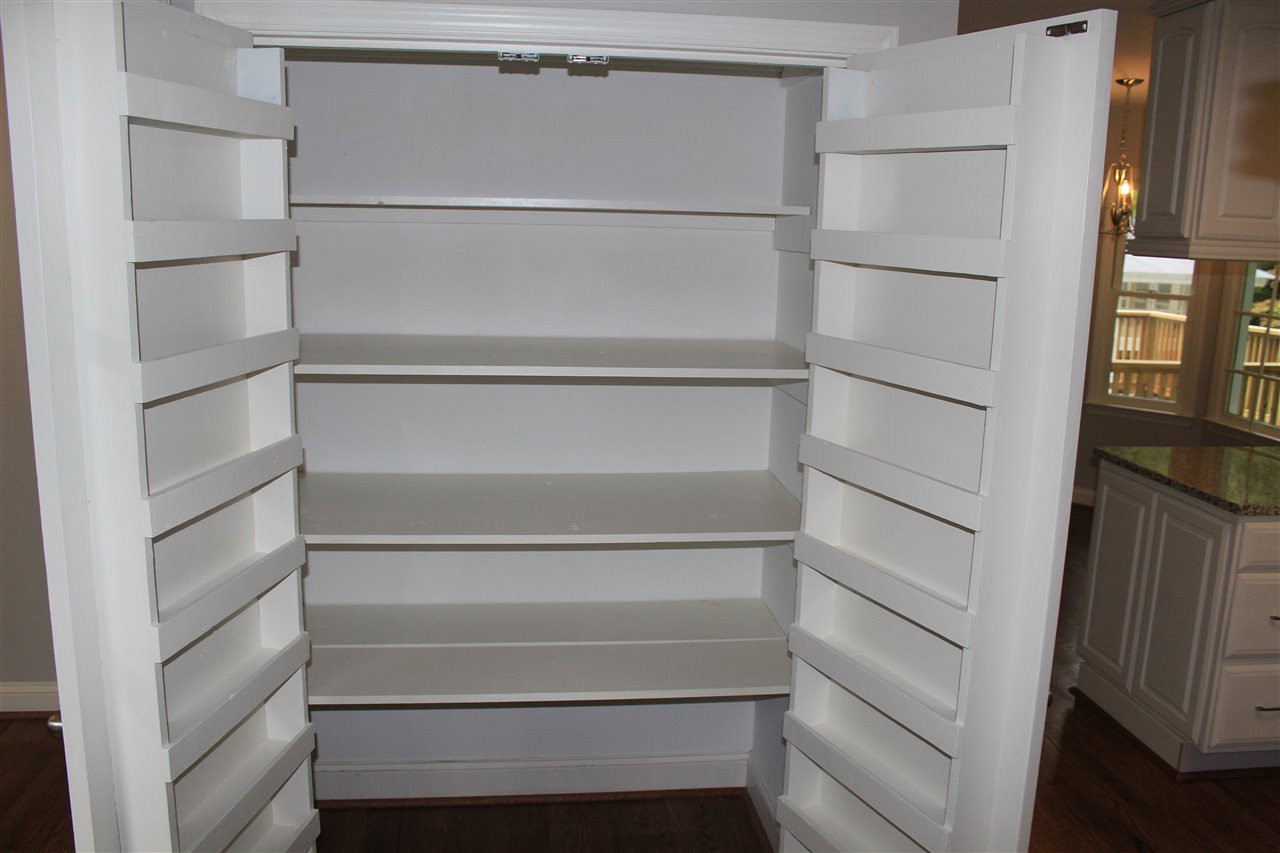 5828 Bayberry Lane Raleigh, NC 27612 - Photo 11 of 25 Pantry