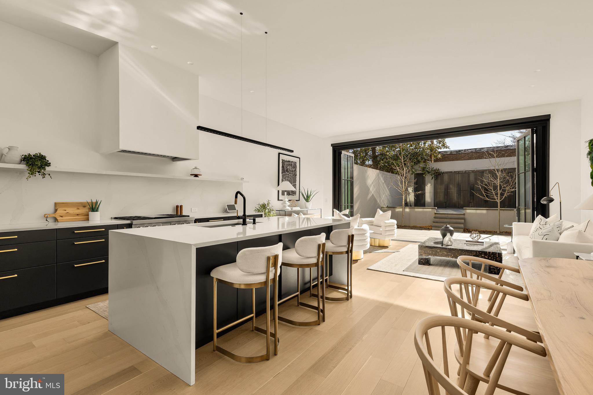 639 E Street Southeast Washington, DC 20003 - Photo 10 of 47