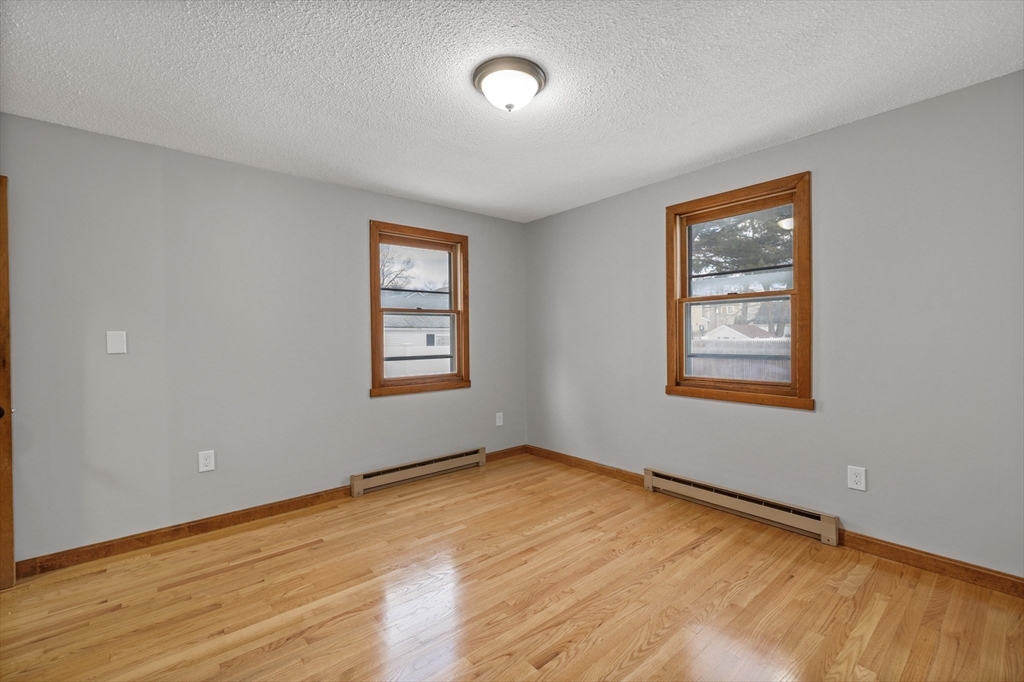 187 Lamont Street Springfield, MA 01119 - Photo 11 of 27