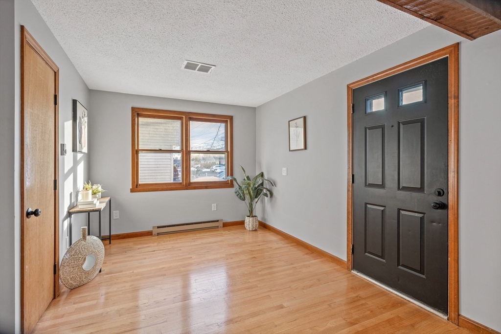 187 Lamont Street Springfield, MA 01119 - Photo 3 of 27