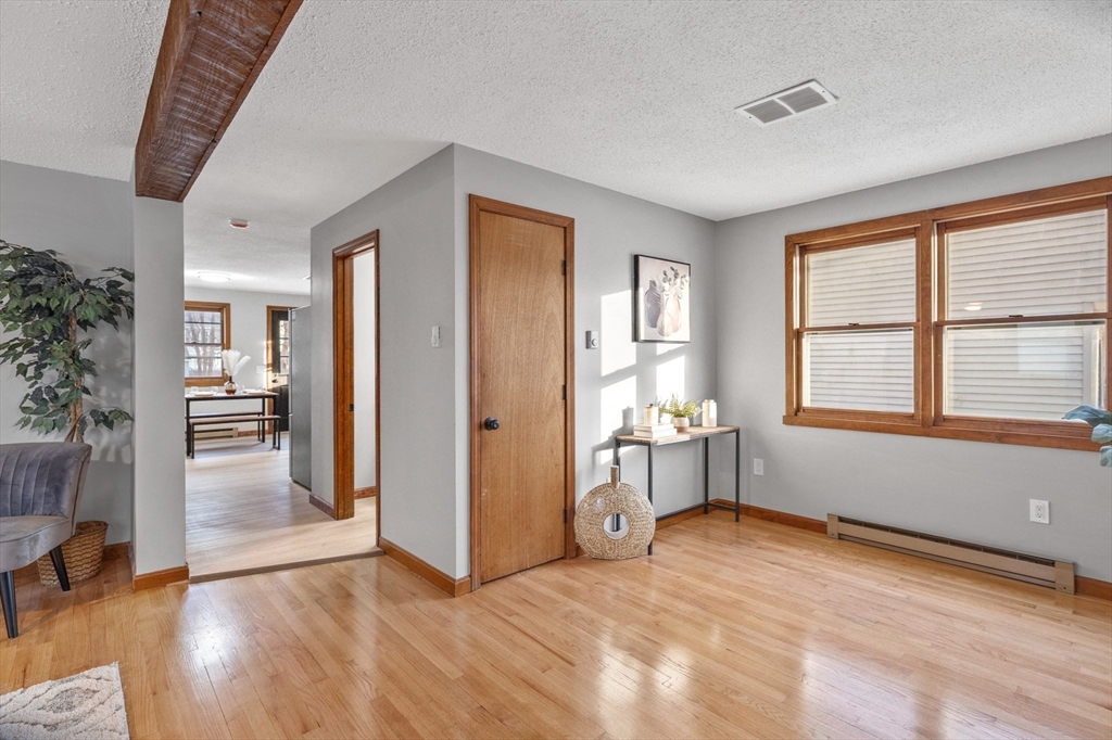 187 Lamont Street Springfield, MA 01119 - Photo 5 of 27