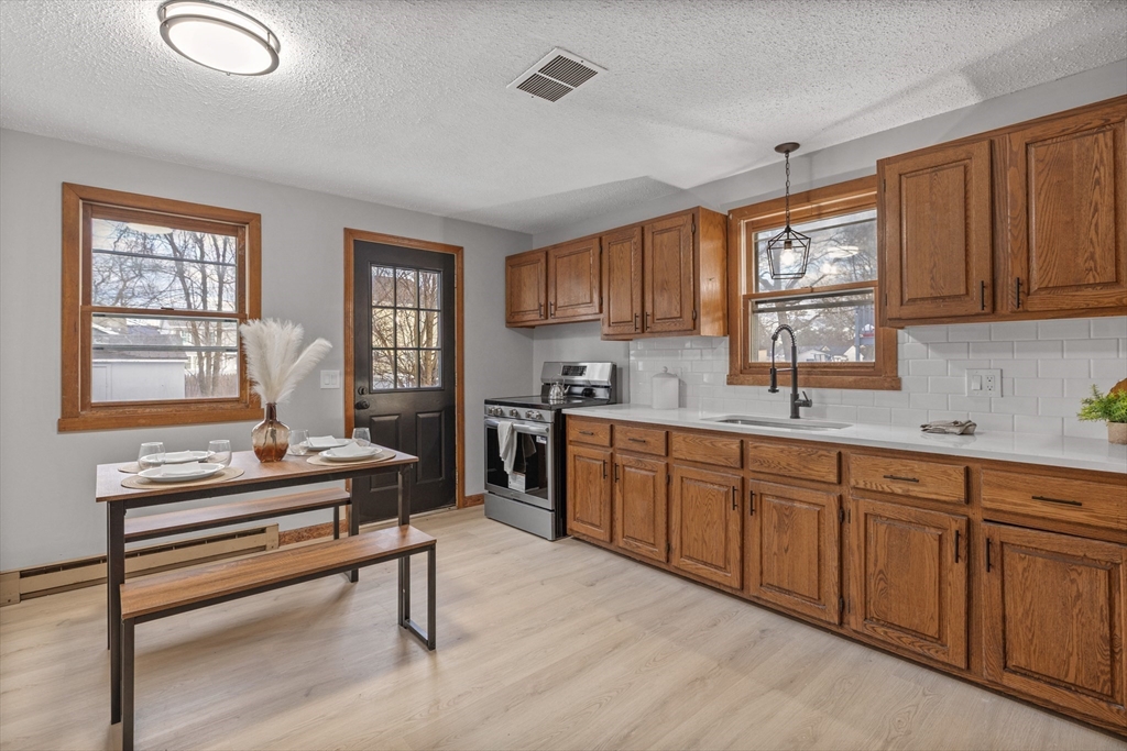 187 Lamont Street Springfield, MA 01119 - Photo 7 of 27