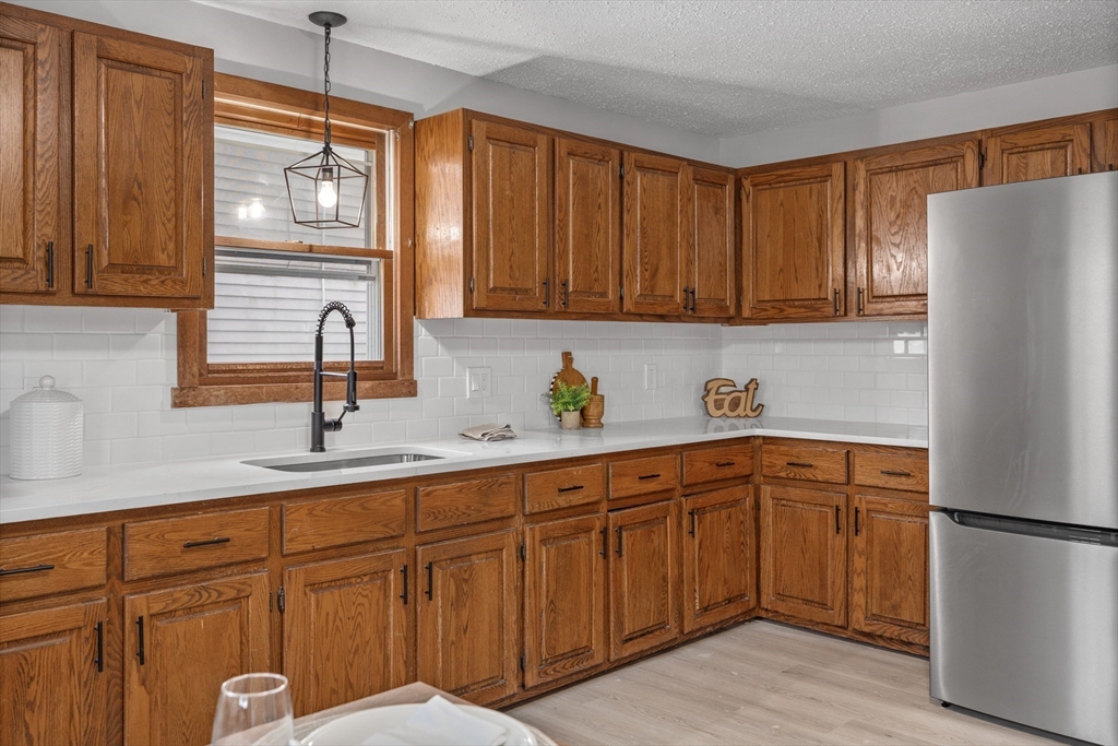 187 Lamont Street Springfield, MA 01119 - Photo 10 of 27