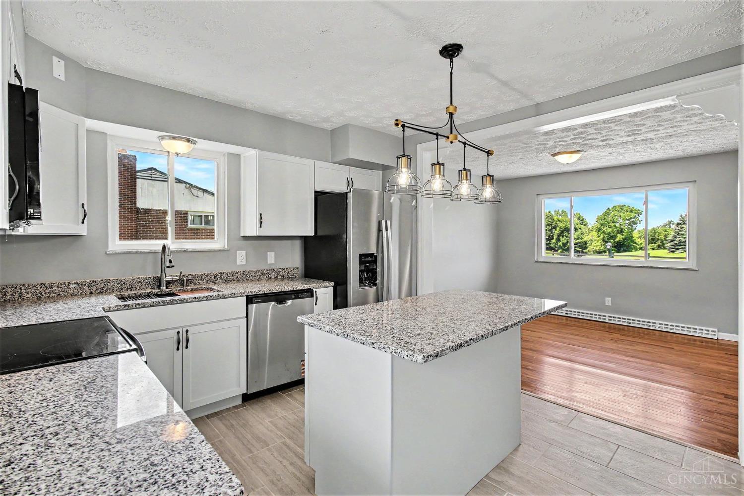 6004 Snyder Road Cincinnati, OH 45247 - Photo 9 of 35