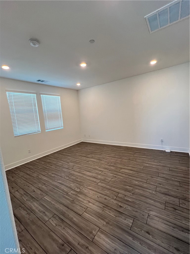 124 Sash Irvine, CA 92618 - Photo 5 of 16 an empty room with wooden floor and windows