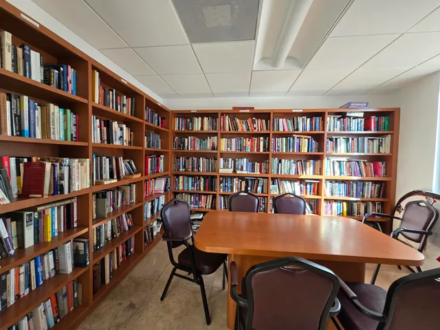 a view of a livingroom with furniture