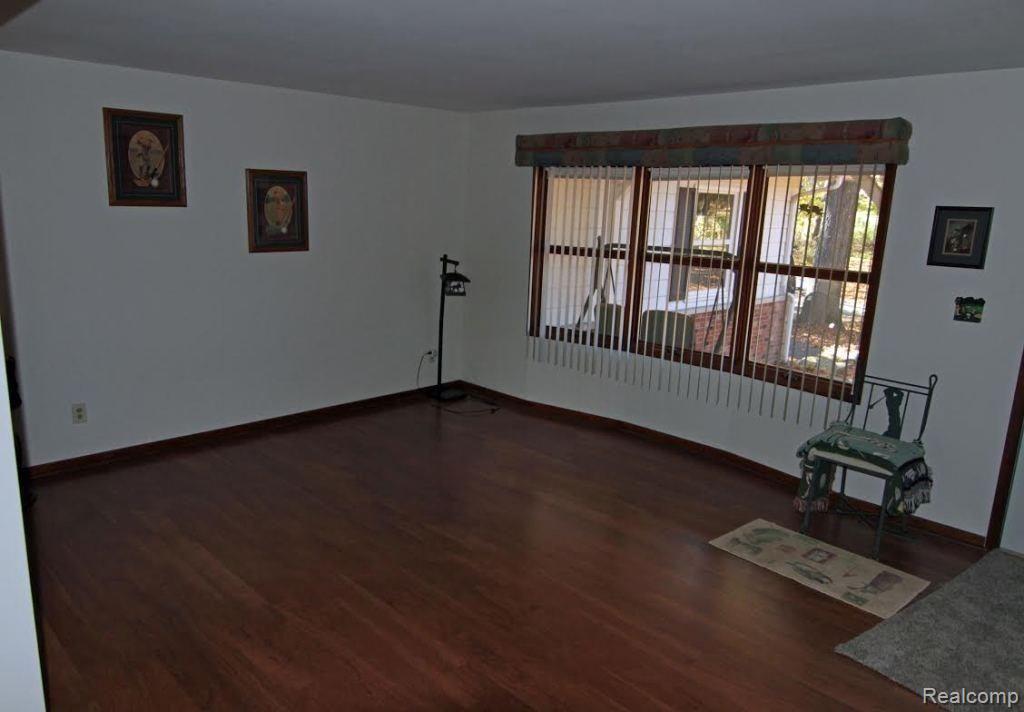 2952 North Tipsico Lake Road Hartland, MI 48353 - Photo 10 of 46 unnamed (1).jpg