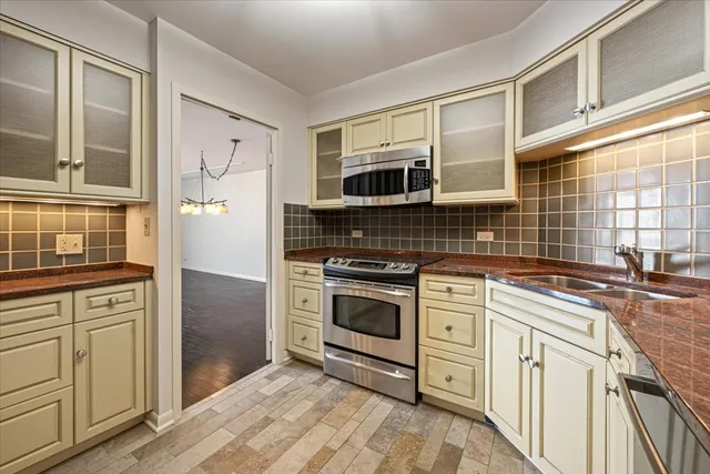 $350,000 | 6033 North Sheridan Road, Unit 43H, Chicago, IL 60660