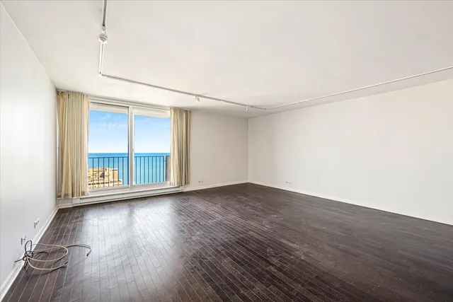 $350,000 | 6033 North Sheridan Road, Unit 43H, Chicago, IL 60660