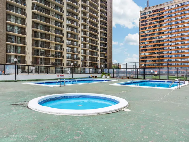 $350,000 | 6033 North Sheridan Road, Unit 43H, Chicago, IL 60660