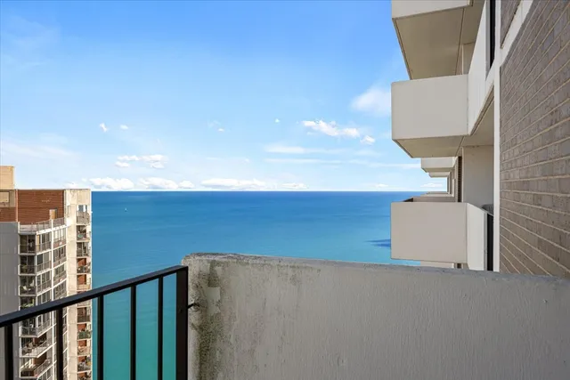 $350,000 | 6033 North Sheridan Road, Unit 43H, Chicago, IL 60660