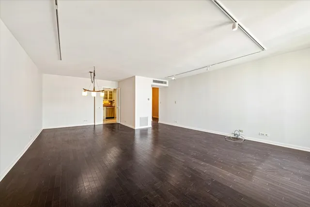 $350,000 | 6033 North Sheridan Road, Unit 43H, Chicago, IL 60660