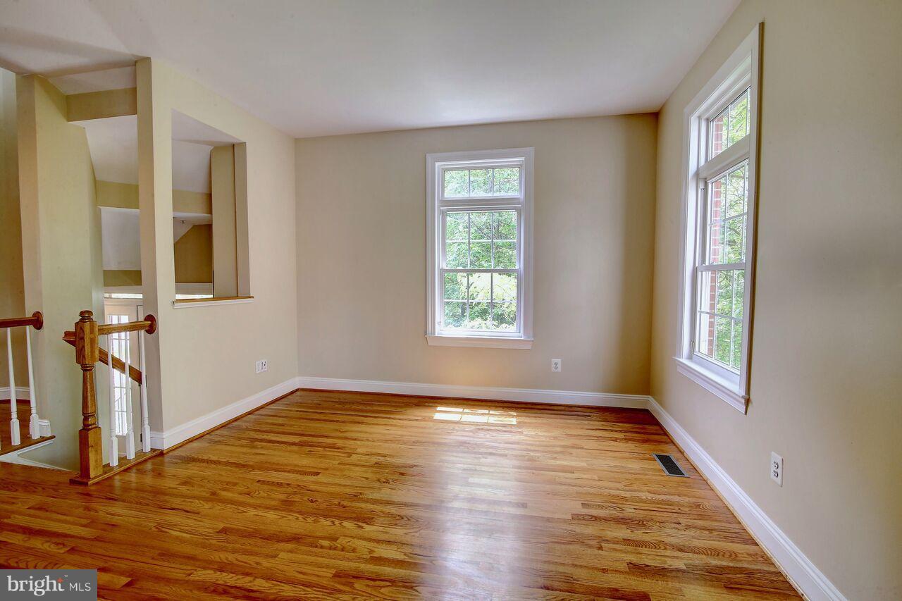 12070 Kinsley Place Reston, VA 20190 - Photo 12 of 28 Great Room