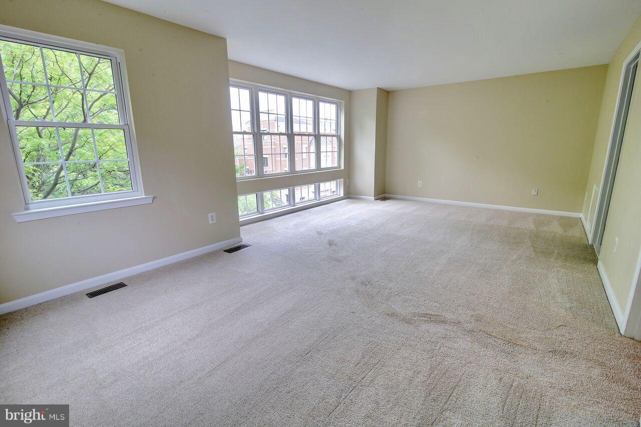 12070 Kinsley Place Reston, VA 20190 - Photo 14 of 28 Bedroom (Master)