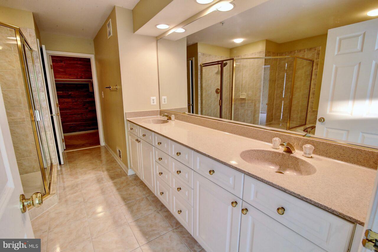 12070 Kinsley Place Reston, VA 20190 - Photo 16 of 28 Bedroom (Master)
