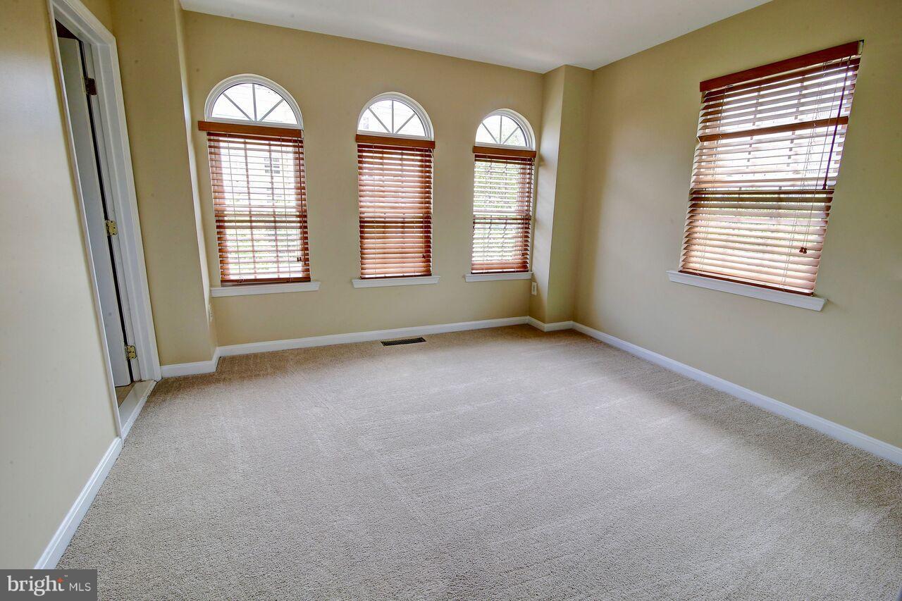 12070 Kinsley Place Reston, VA 20190 - Photo 18 of 28 2nd Bedroom