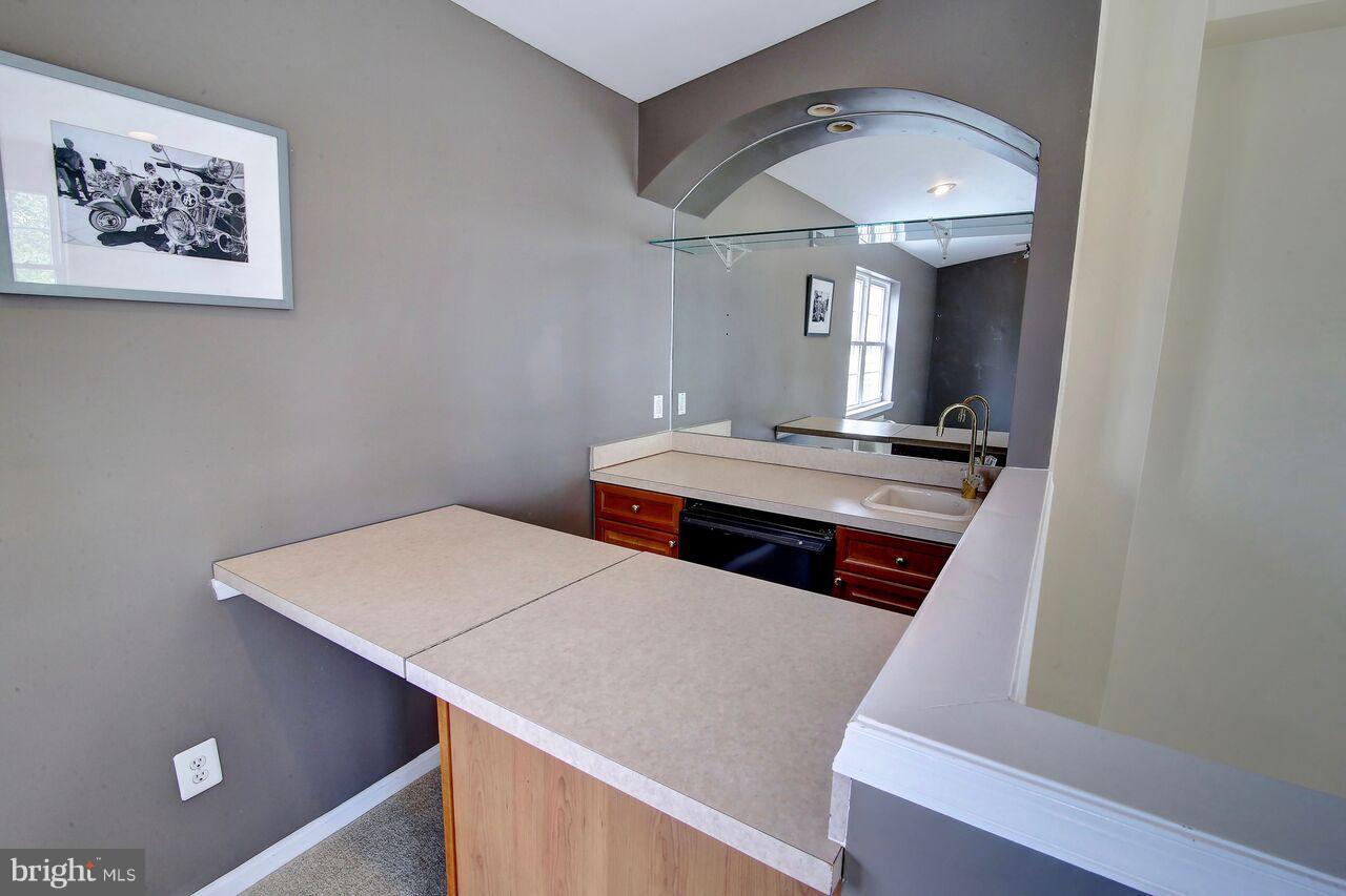 12070 Kinsley Place Reston, VA 20190 - Photo 25 of 28 4th floor Loft - small wet bar