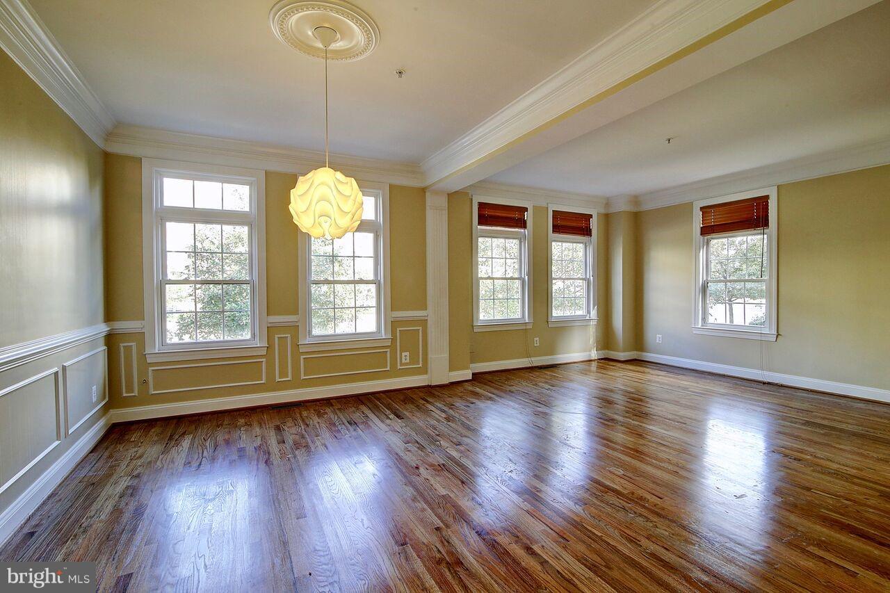 12070 Kinsley Place Reston, VA 20190 - Photo 6 of 28 Dining/Living Room combo