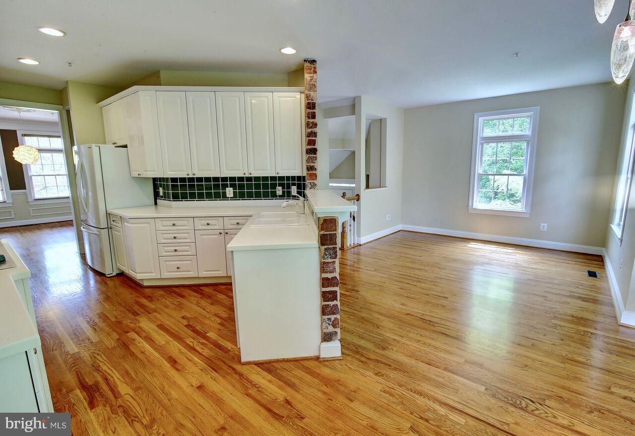 12070 Kinsley Place Reston, VA 20190 - Photo 10 of 28 Open Kitchen