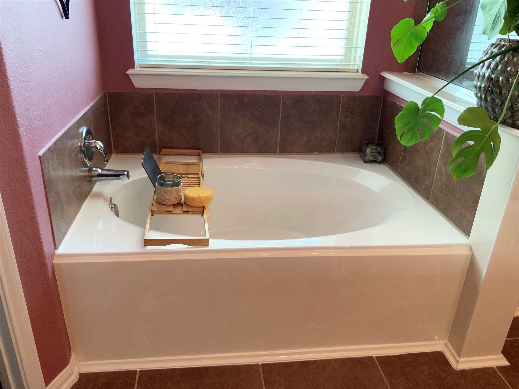 5446 Peppermint Lane Baytown, TX 77521 - Photo 26 of 49 Enjoy this nice tub in your en-suite bathroom