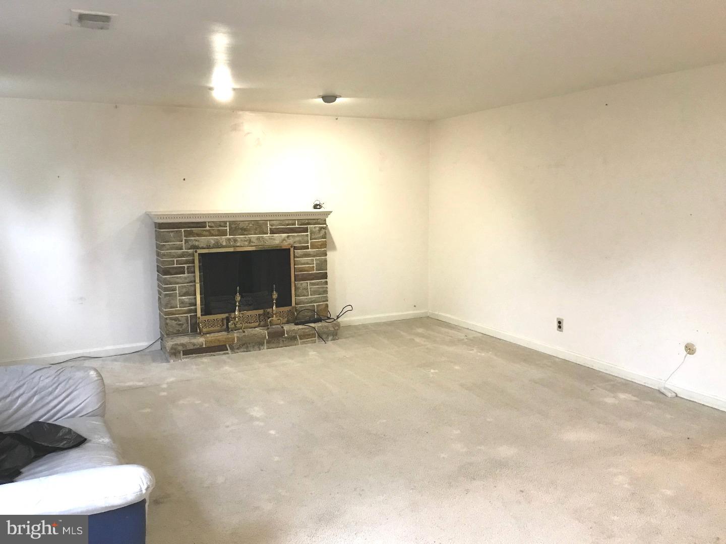 11979 Dumont Road Philadelphia, PA 19116 - Photo 3 of 15 Gallery Image 3