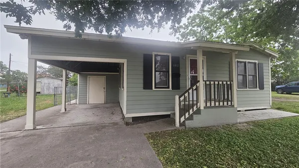 $1,850 | 1012 Memorial Parkway, Portland, TX 78374