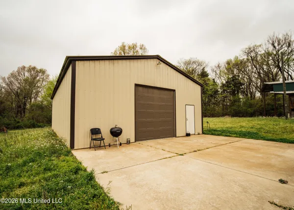 $1,099,800 | 2776 Sees Chapel Road, Sarah, MS 38665