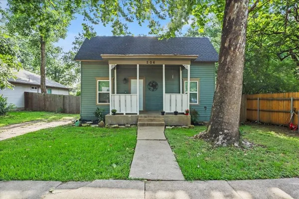 $250,000 | 206 North Wood Street, Cleburne, TX 76033