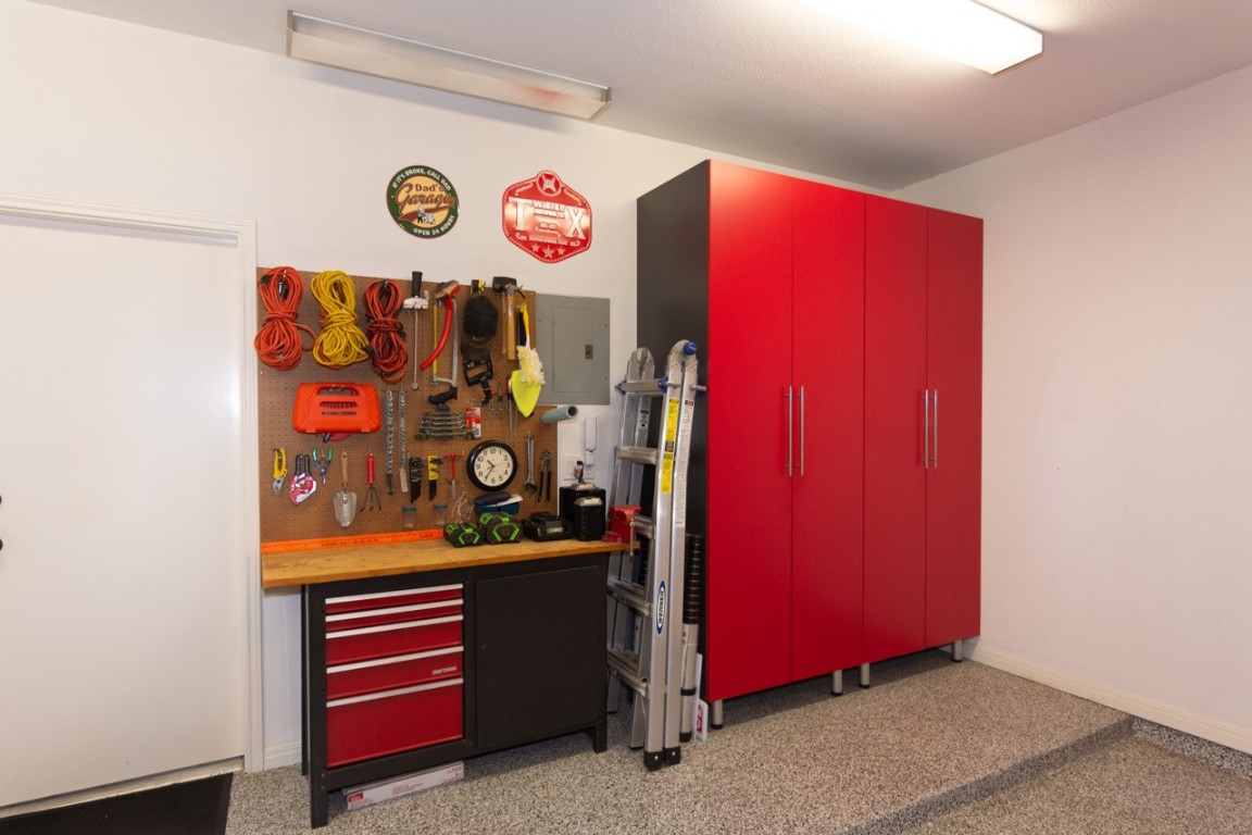 11401 Ohmfield Court Austin, TX 78739 - Photo 29 of 40 a group of table and chair in a room