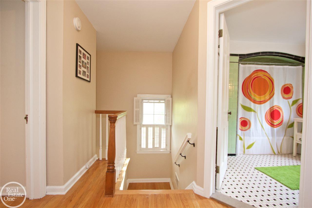 451 Touraine Road Grosse Pointe, MI 48236 - Photo 28 of 40 31329741-27.JPG