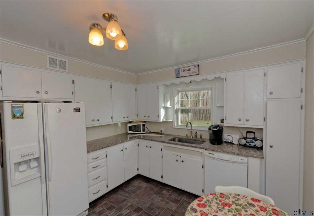 16 Willowbrook Road Schenectady, NY 12302 - Photo 3 of 24 Photo 3