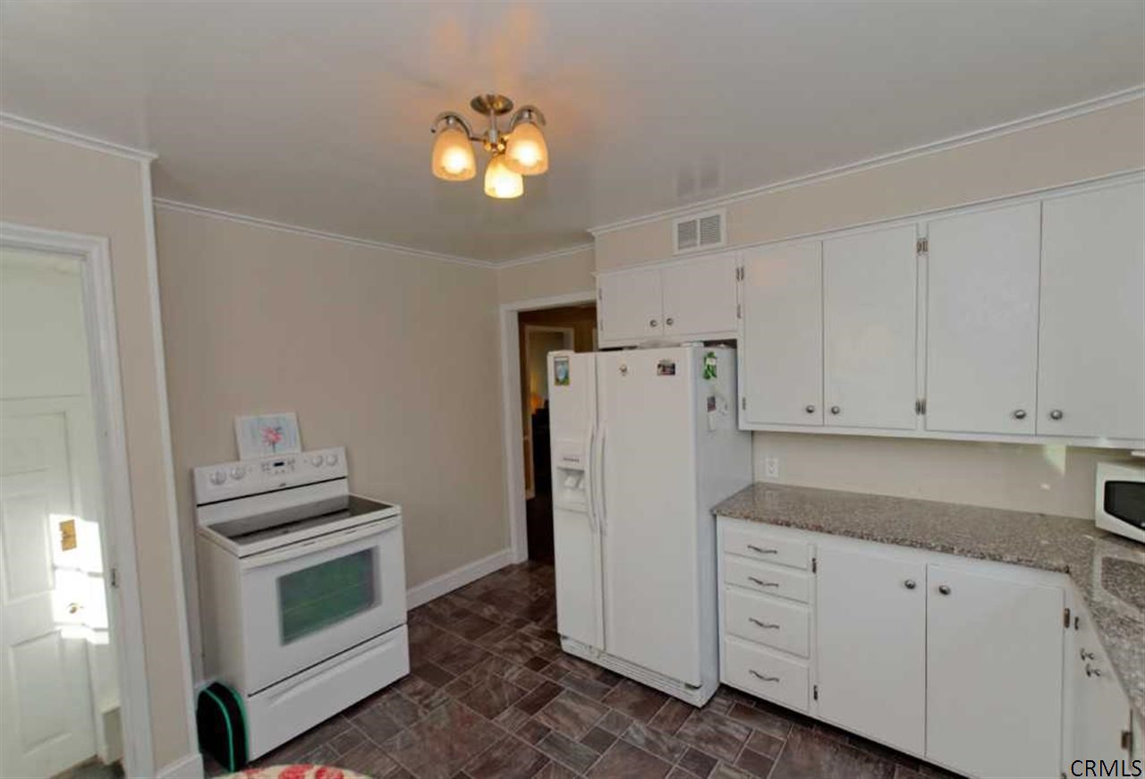 16 Willowbrook Road Schenectady, NY 12302 - Photo 5 of 24 Photo 5