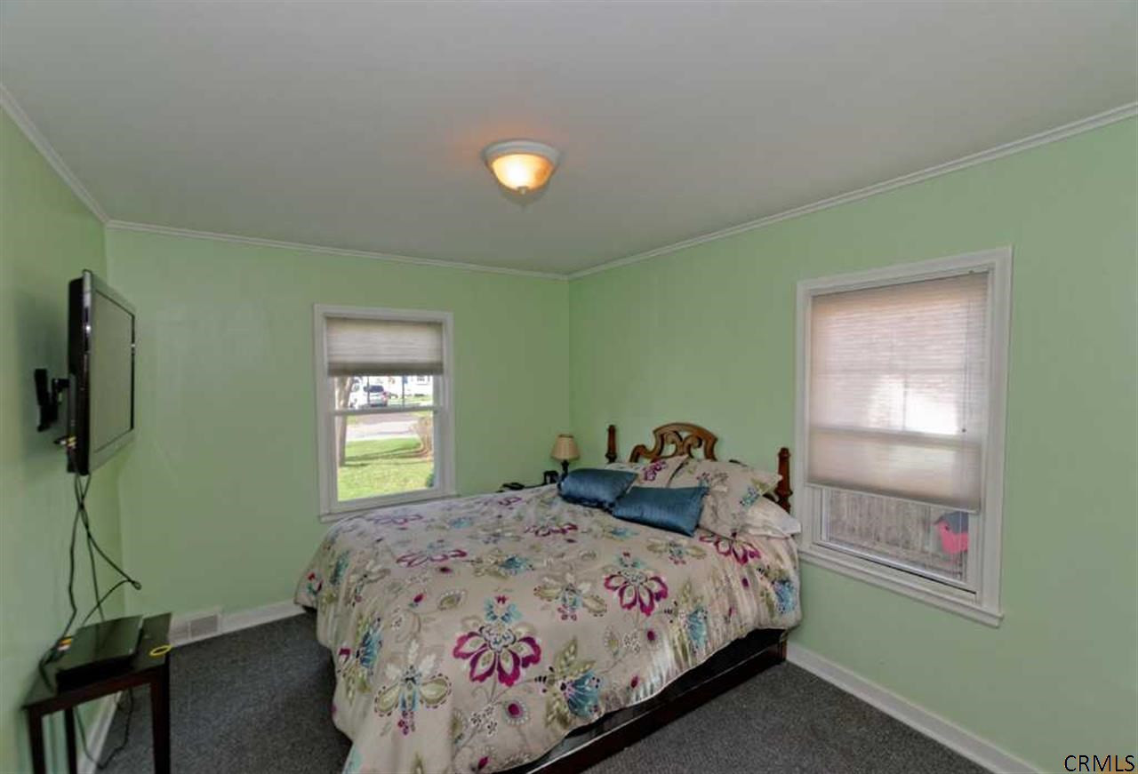 16 Willowbrook Road Schenectady, NY 12302 - Photo 7 of 24 Photo 7