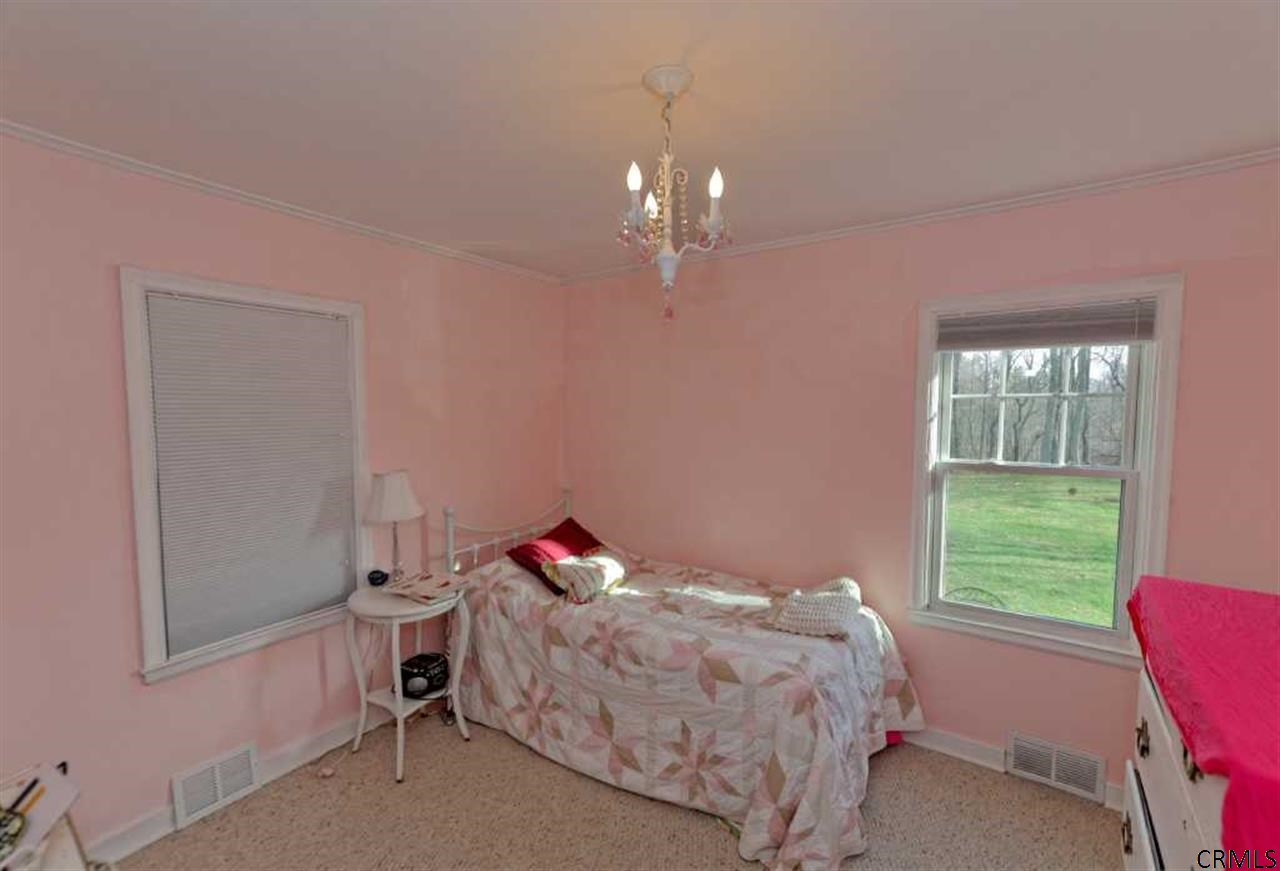 16 Willowbrook Road Schenectady, NY 12302 - Photo 8 of 24 Photo 8