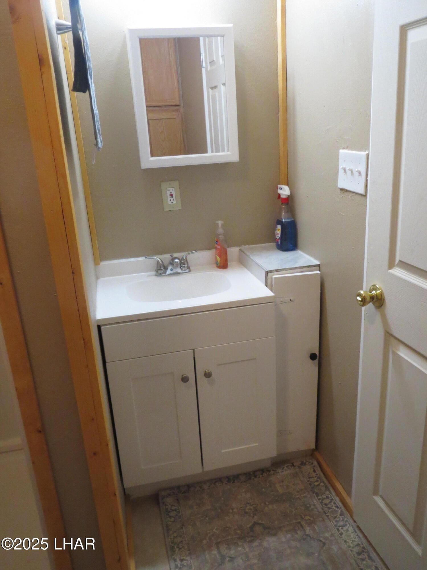 11964 Nolan Road Yucca, AZ 86438 - Photo 13 of 29 Bathroom sink and cabinets
