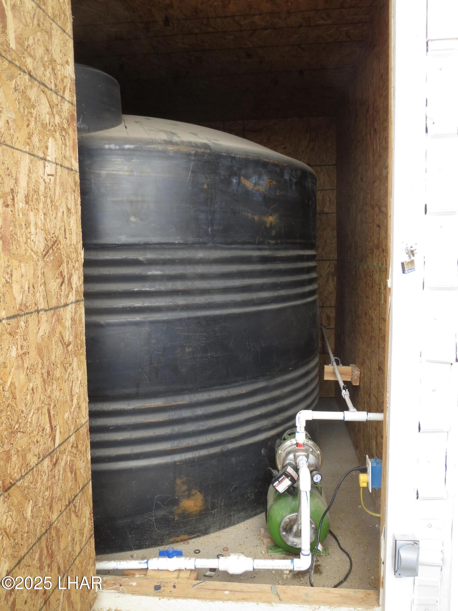 11964 Nolan Road Yucca, AZ 86438 - Photo 6 of 29 Water storage tank and circulation pump.