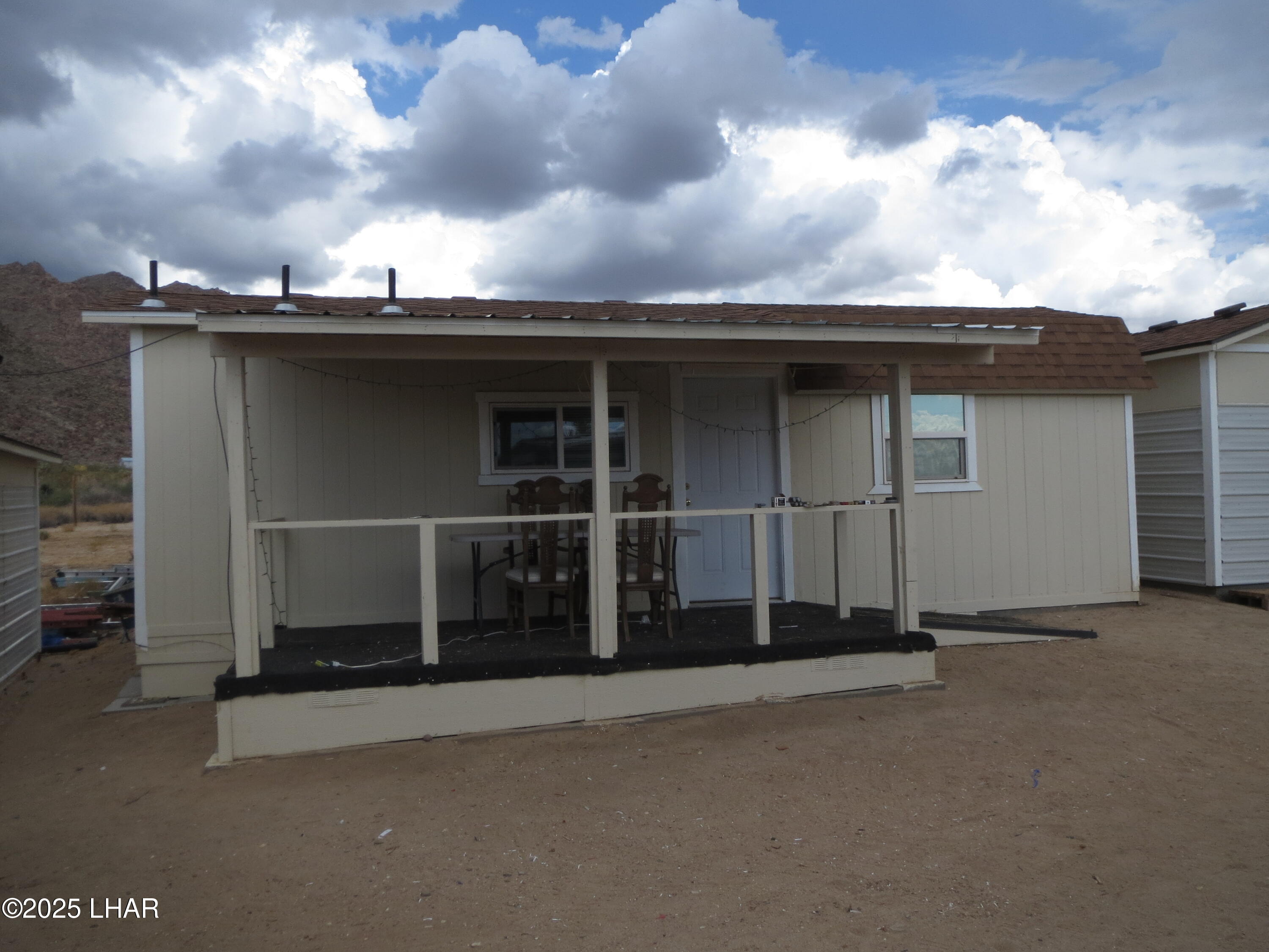 11964 Nolan Road Yucca, AZ 86438 - Photo 8 of 29 Front of House