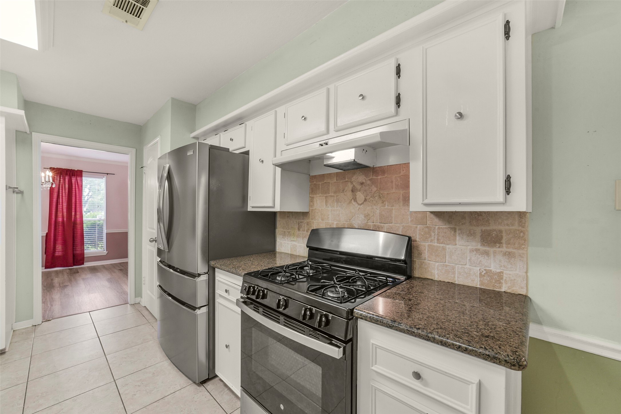8343 Waynemer Way Houston, TX 77040 - Photo 10 of 38 Appliances included