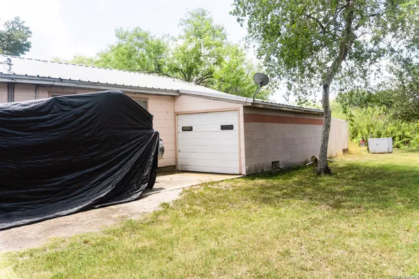 $800 | 115 Lake Terrace Drive, Lake City, TX 78368