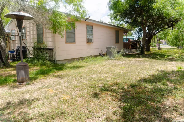 $800 | 115 Lake Terrace Drive, Lake City, TX 78368
