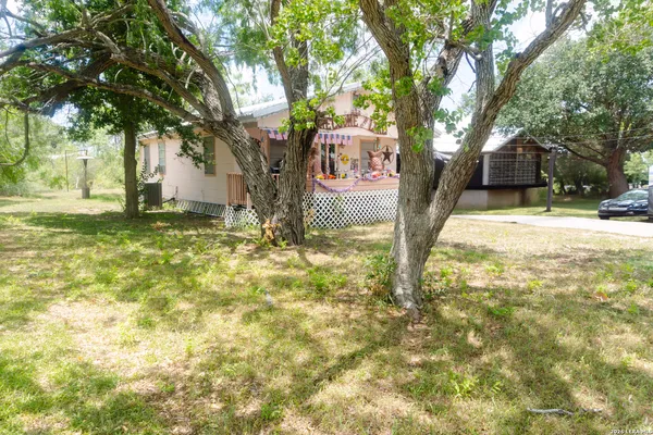 $800 | 115 Lake Terrace Drive, Lake City, TX 78368