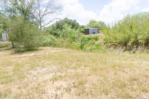 $800 | 115 Lake Terrace Drive, Lake City, TX 78368