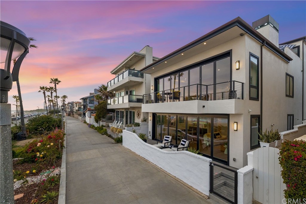 3808 The Strand Manhattan Beach, CA 90266 - Photo 1 of 67
